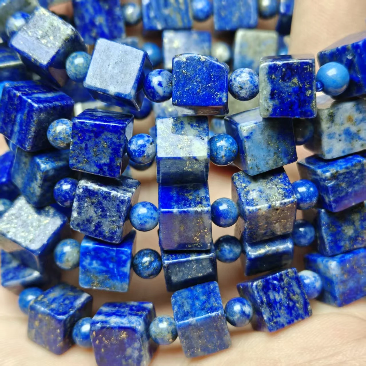 Xingyu Natürliche Lapislazuli Facettierte Würfel- und Quadratperlen mit Glatter Rundung für Schmuckherstellung Armband Geschenk Mysteriöser Edelstein – Detail 3