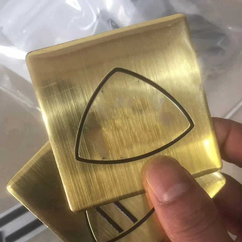 

Gold Badge For Maybach Sticker 65mm Maybach Engine Sticker Interior Labels For AMG Mercedes Maybach W447 GLE GLS W221 W212 W205