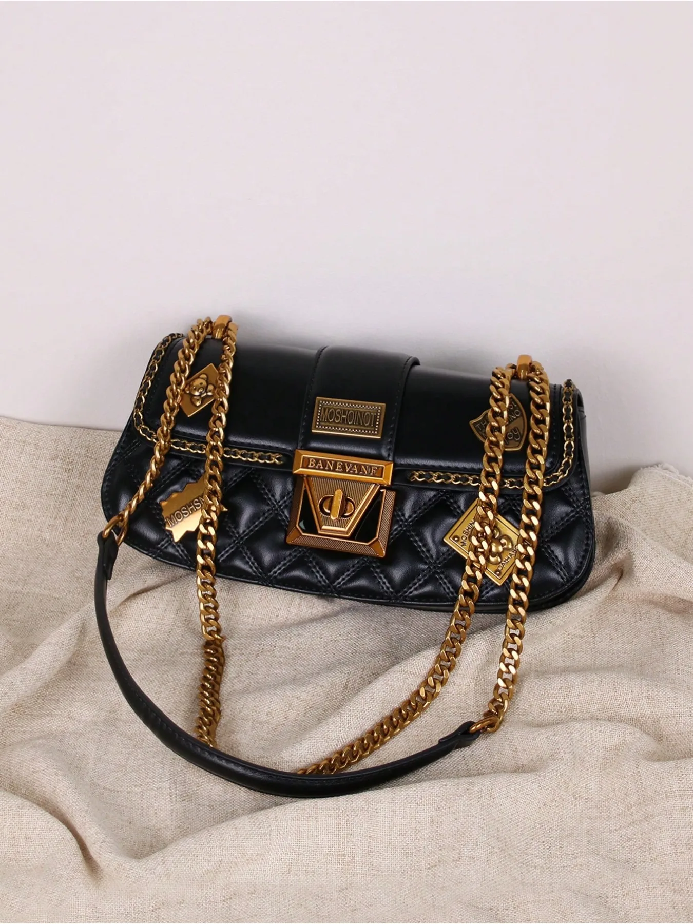 

2025 Fashion High-end New Heavy Metal Badge Chains Shoulder Bag