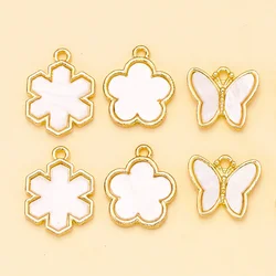 10Pcs New Mix Charms White Acrylic Butterfly Bear Flowers Wisiorki do tworzenia biżuterii DIY Cute Earrings Naszyjnik Akcesoria