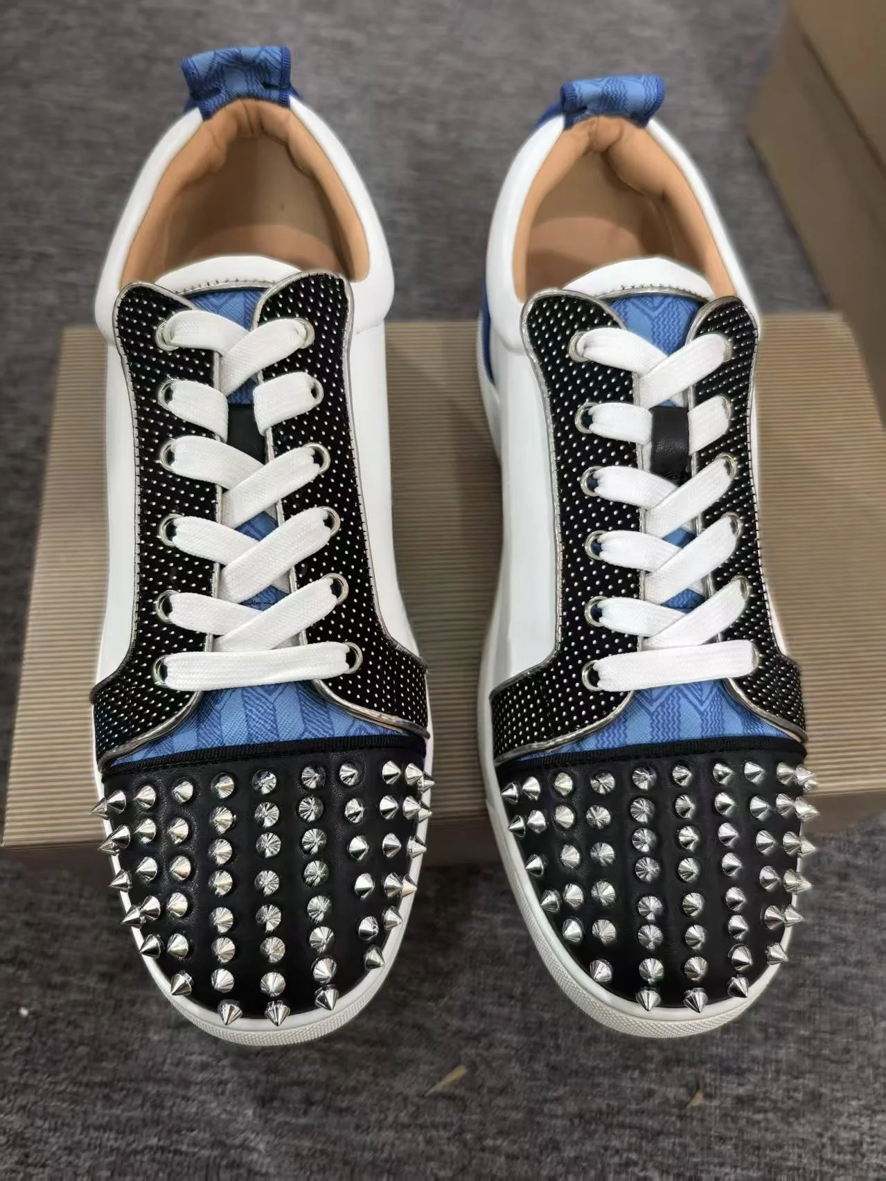 

2025 Spring New Men's Sports Shoes Round Toe Flat Lace-Up Printed Color Block Rivet Decoration Casual Sports Men Single Shoes