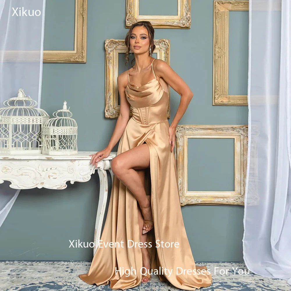 Xikuo Elegantes Champagner-Satin-Abendkleid, ärmellose Partykleider, A-Linie, plissiert, hoher Seitenschlitz, Promi-Kleider, individuell gestaltet
