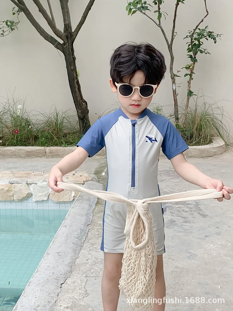 Costume da bagno per bambini intero a maniche corte estivo carino protezione solare ad asciugatura rapida Set per le vacanze al mare per bambini