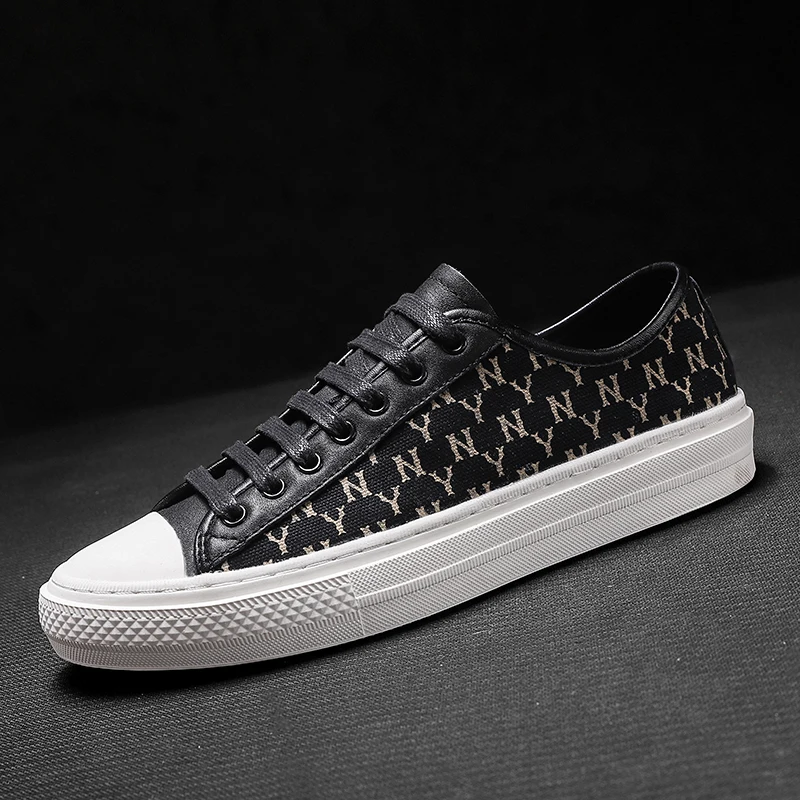 

Casual Classic Men's Shoes 2025 New Light Luxury Fashion Trend Letter Printed Versatile Casual Small Black Shoes