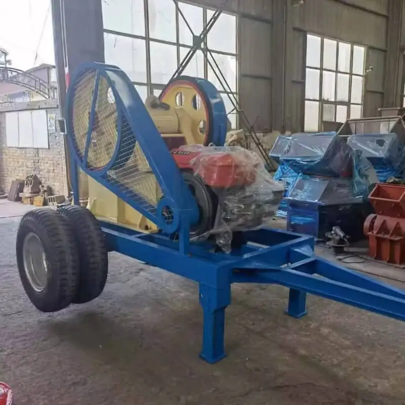 ในสต็อกมือถือดีเซลเครื่องยนต์แบบพกพาคอนกรีต Rock Gold Mining Stone แร่เหล็กขนาดเล็ก Jaw Crusher รายชื่อราคา PE150 * 250 1-3 T/H