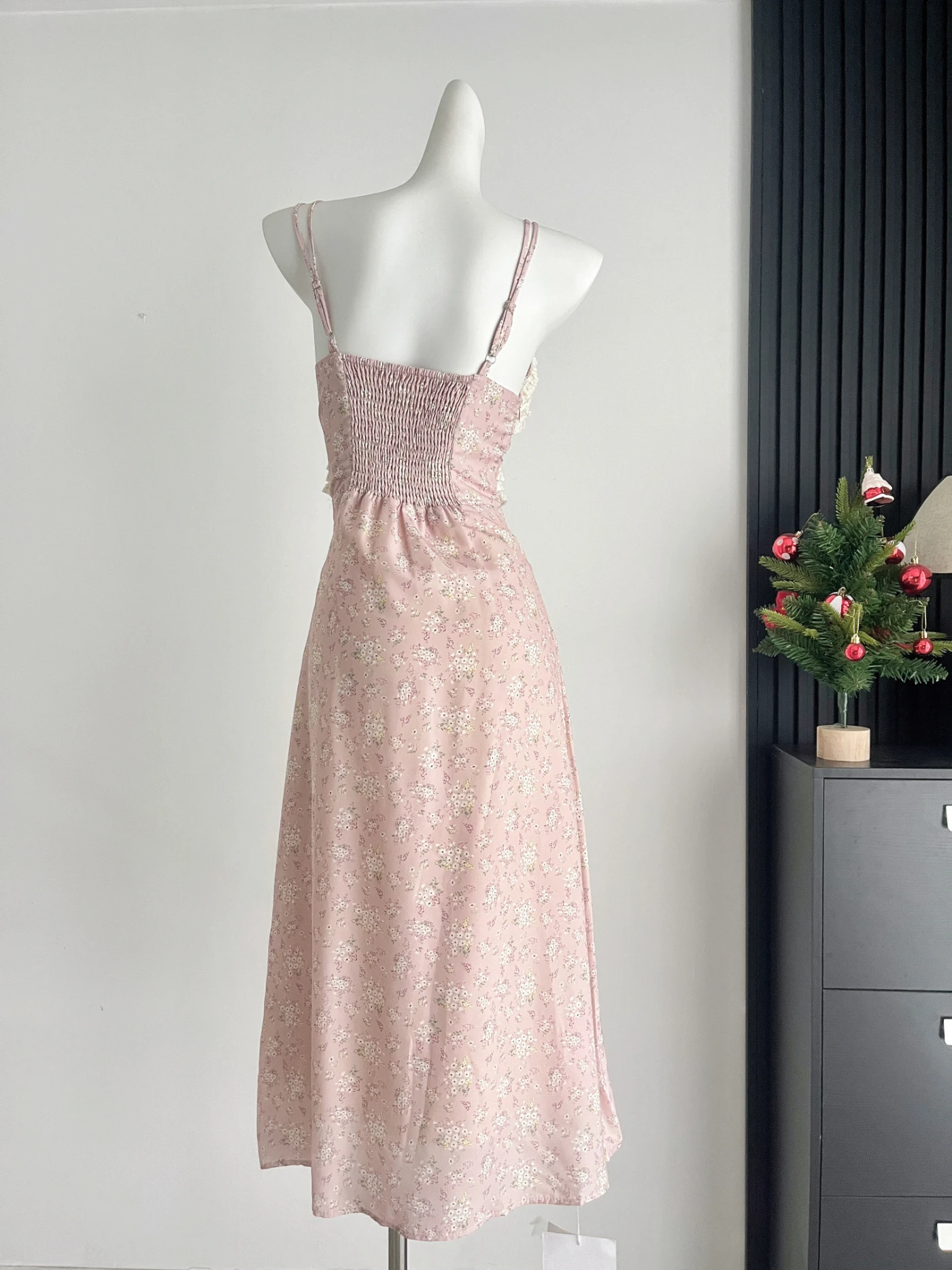 Damska różowa sukienka w kwiaty na co dzień z paskiem bez rękawów francuska elegancka estetyka 2000S sukienka retro długa spódnica odzież 2025 nowość