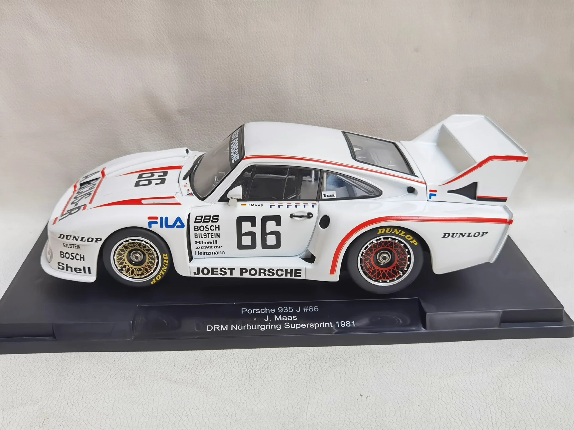 Missing A Front Right Wheel Hub Cover Paint Surface Defects Diecast MCG 1/18 Scale PORSCHE 935 #66 1981 D7 Alloy Car Model