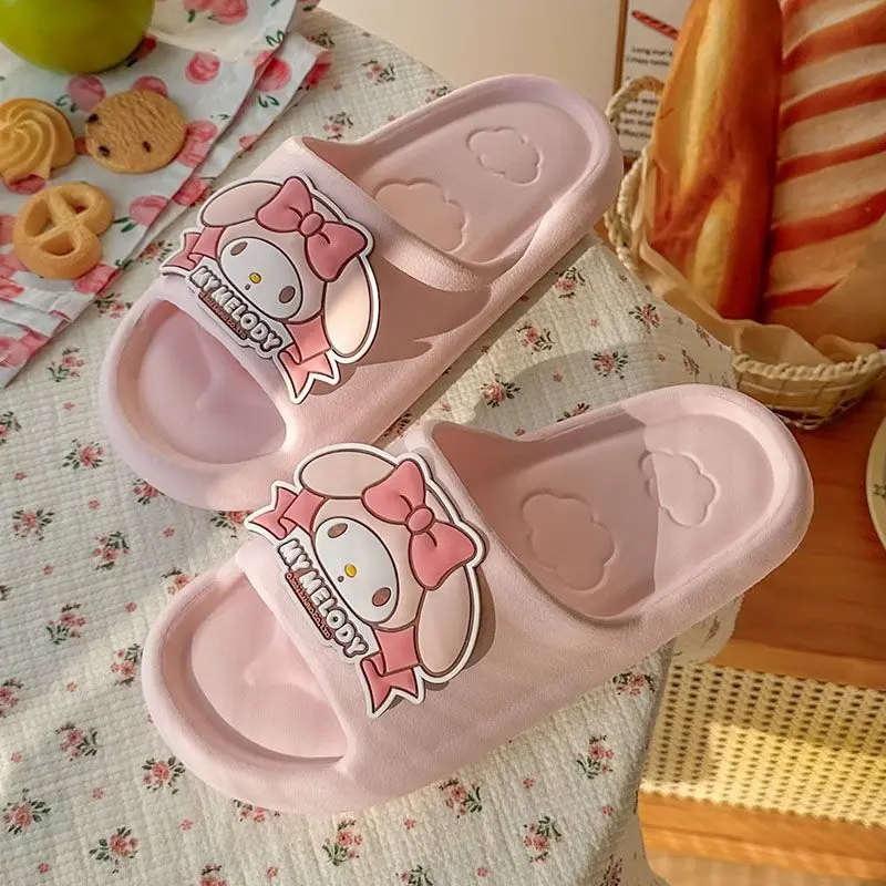 Sanrio-Zapatillas de verano para niña, Cinnamoroll de dibujos animados, bonito baño interior, antideslizante, exterior, fondo suave, sandalias Eva, cómodas, nuevas