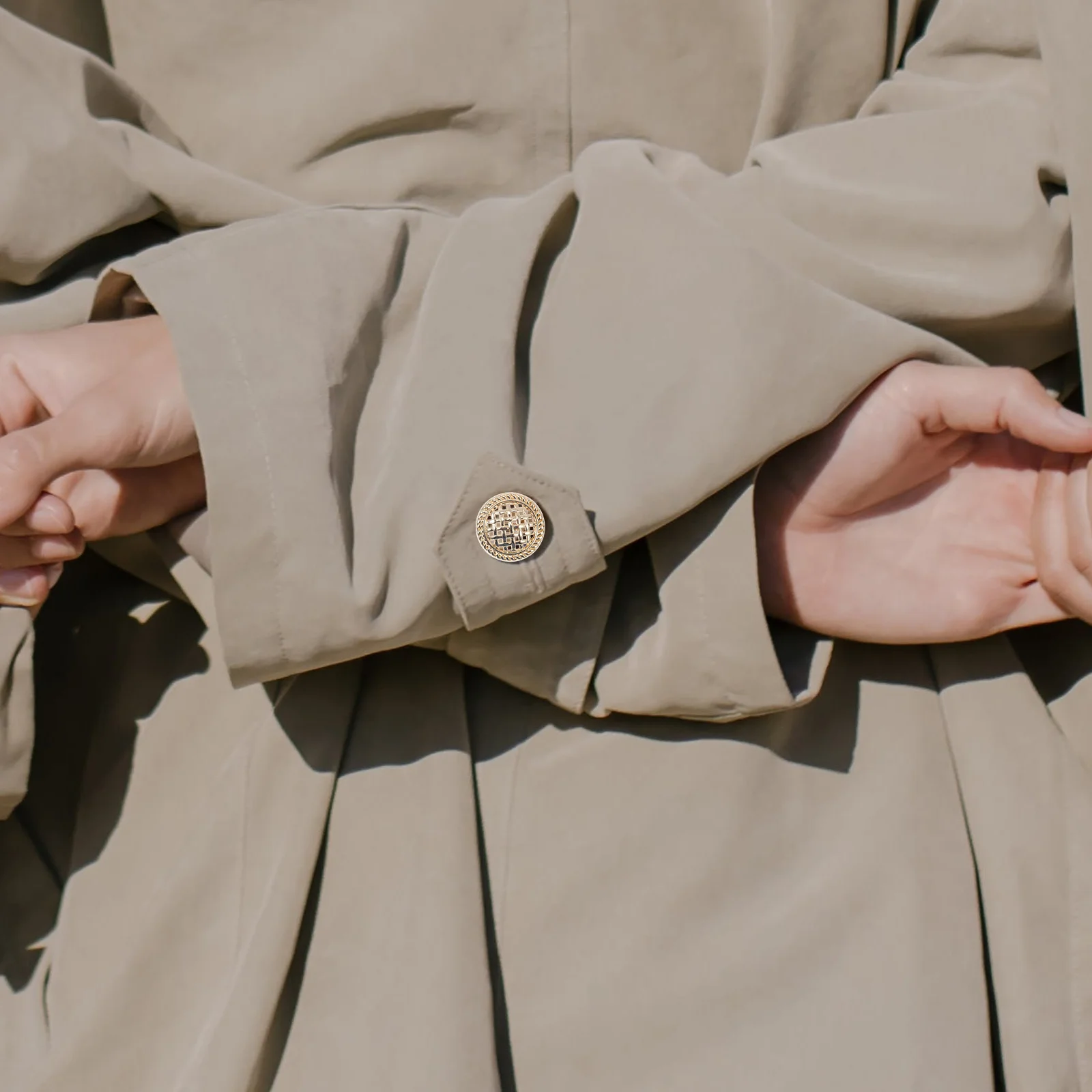 

20Pcs Retro Hollow Sewing Buttons Alloy Round Multi-Functional DIY Clothing Shirt Sweater Coat Replacement Fasteners