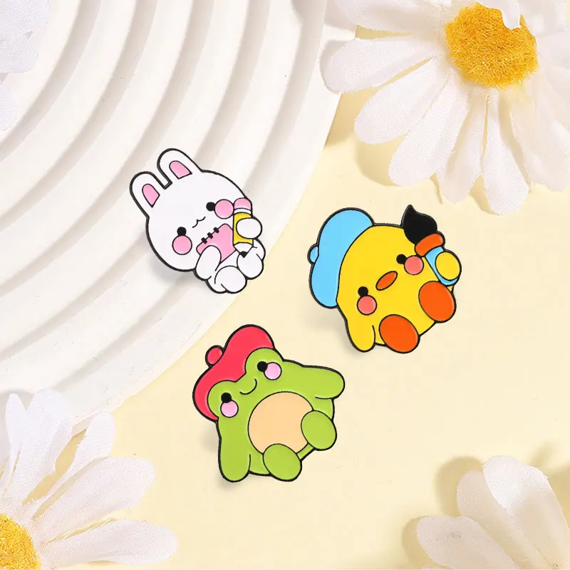 Cute Duck Painter Rabbit Writer Badge Enamel Pin Cute Artist  Frog In Beret Animal Brooch Art Lovers Backpack Jacket Badge Gifts