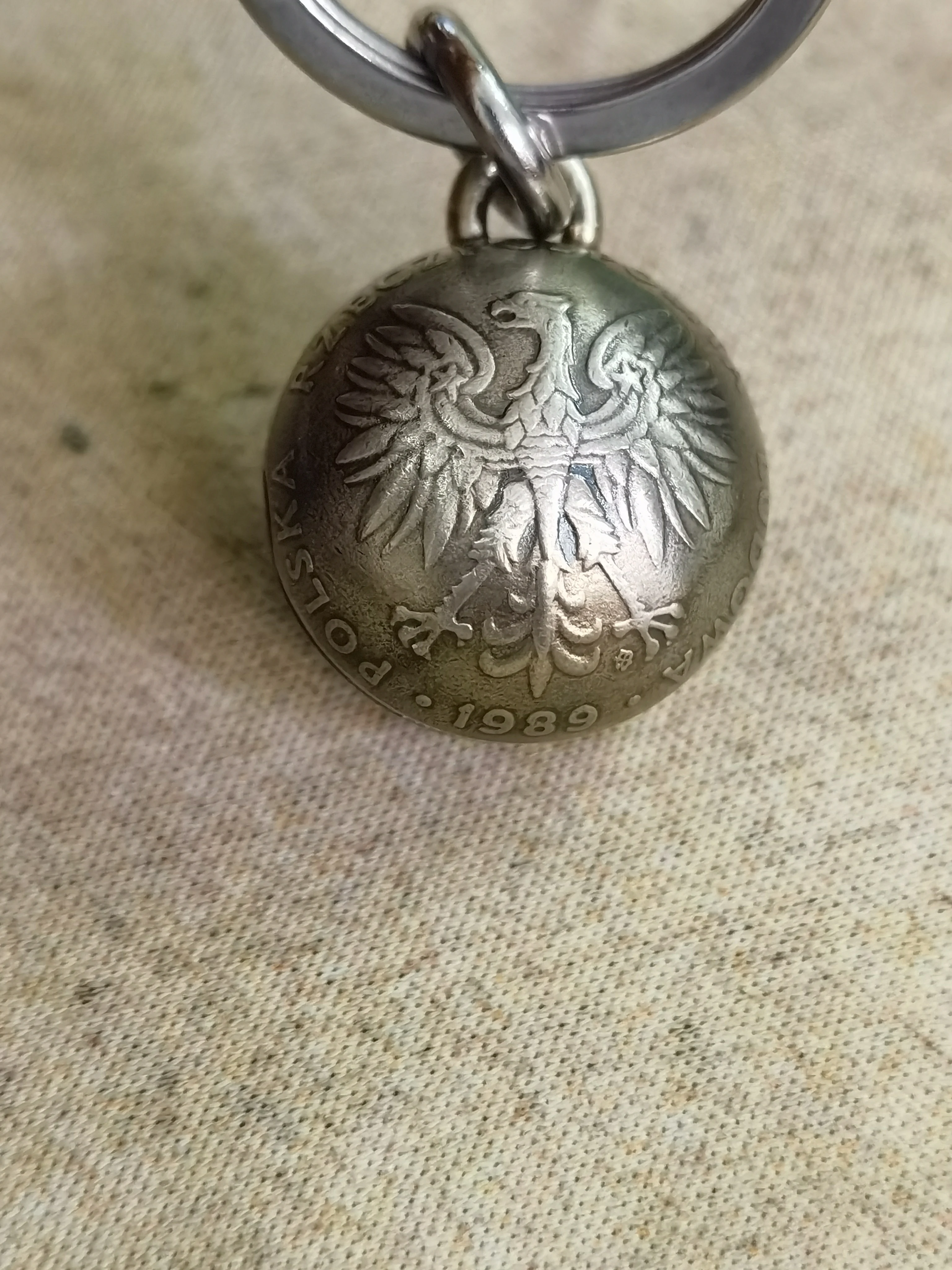 

Красивая монета 1989 года Польша 20 Zlotys Bell, сделанная в двух монах