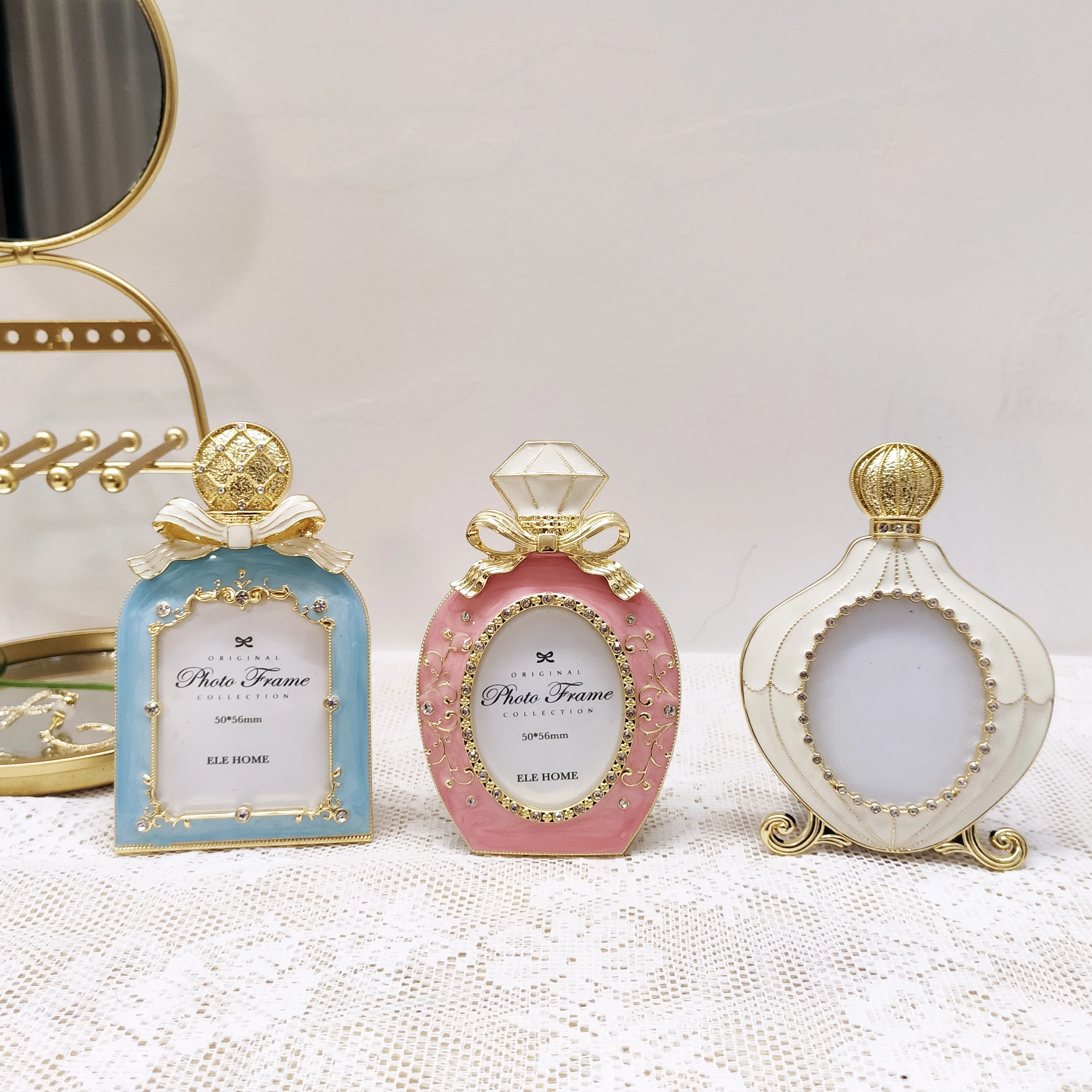 2 Inch Diamond Perfume Bottle Metal Photo Frame Table Bow Pink and Blue Creative Round Photo Frame