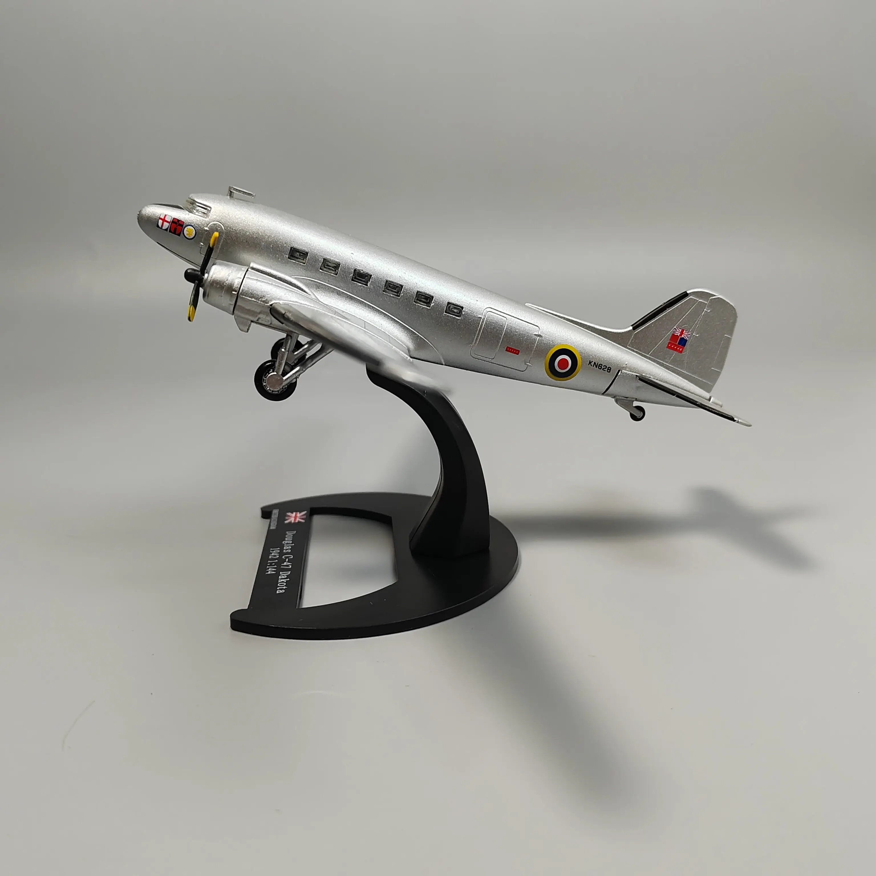 Diecast Scale 1/144 British Air Force Douglas C-47 Transport C47 Aircraft Alloy Model Simulation Display Model Collection Gift