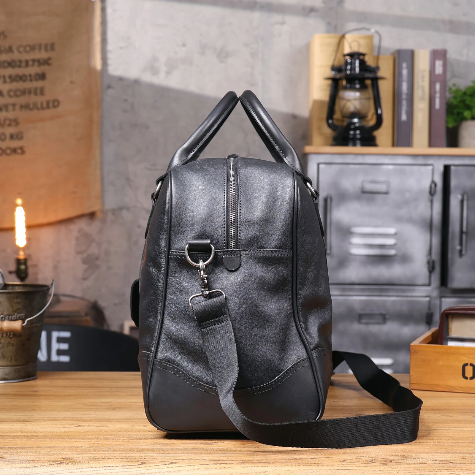 S.WORKER Vintage Reisetasche aus hochwertigem, pflanzlich gegerbtem Leder, Herren-Weekender-Reisetasche, Sporttasche für Outdoor-Reisen – Detail 9