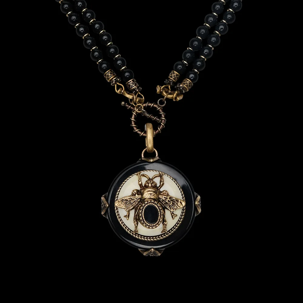 Antique Bronze Bee Round Pendant Necklace Black Artificial Gemstone Beaded Toggle Necklace Women Vintage Insect Statement Jewelr