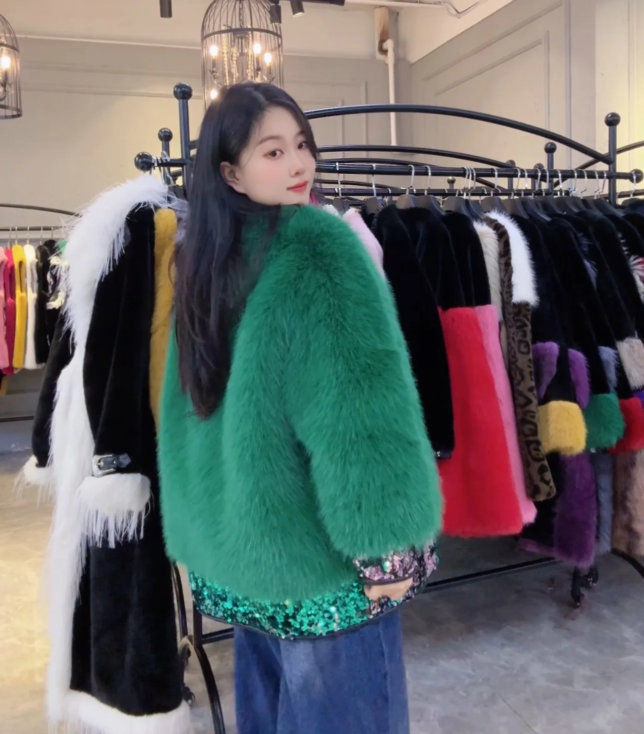 2025 New Shiny Sequin Heavy Craft Faux Fur Coat for Women Thickened Jacket Fashionable and Elegant Winter Coat for Women