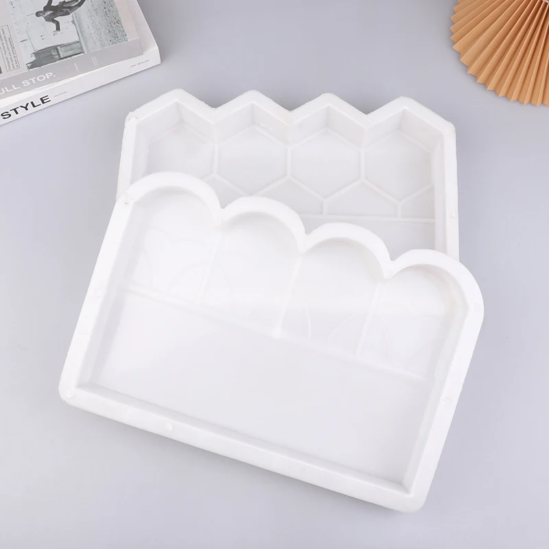 

Garden Edging Fence Concrete Molds Reusable DIY Garden Brick Mold For Fish Pond Backyard Patio Garden Decoration