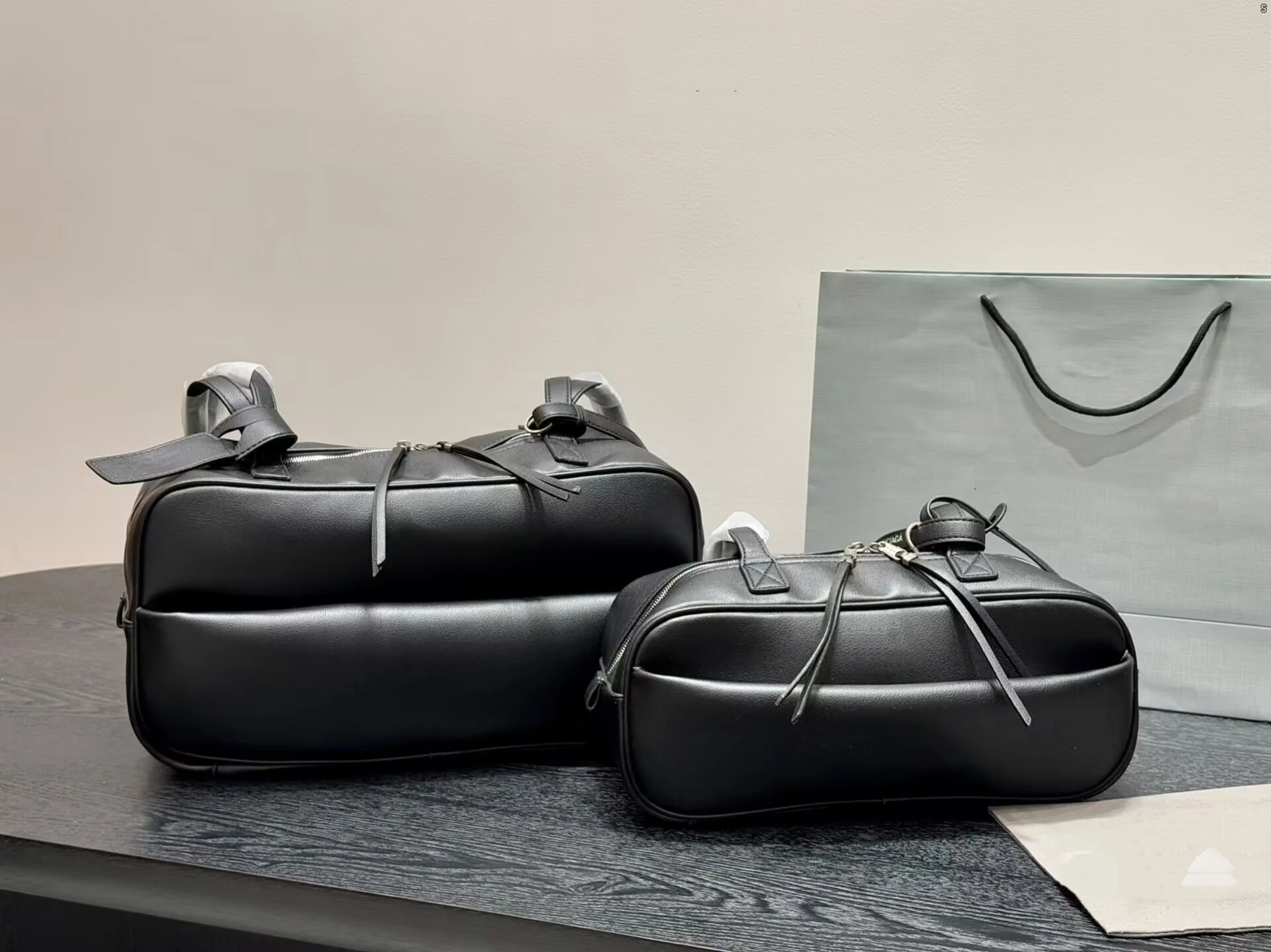 

Fashionable woman's single-shoulder bag - high-quality, luxurious crossbody bag, designer handbag, casual new model backpack