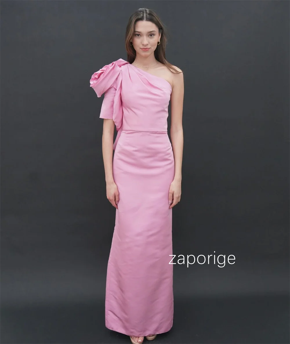Abiti midi monospalla personalizzati con pieghe floreali fatte a mano in charmeuse, occasioni su misura, feste, moda elegante