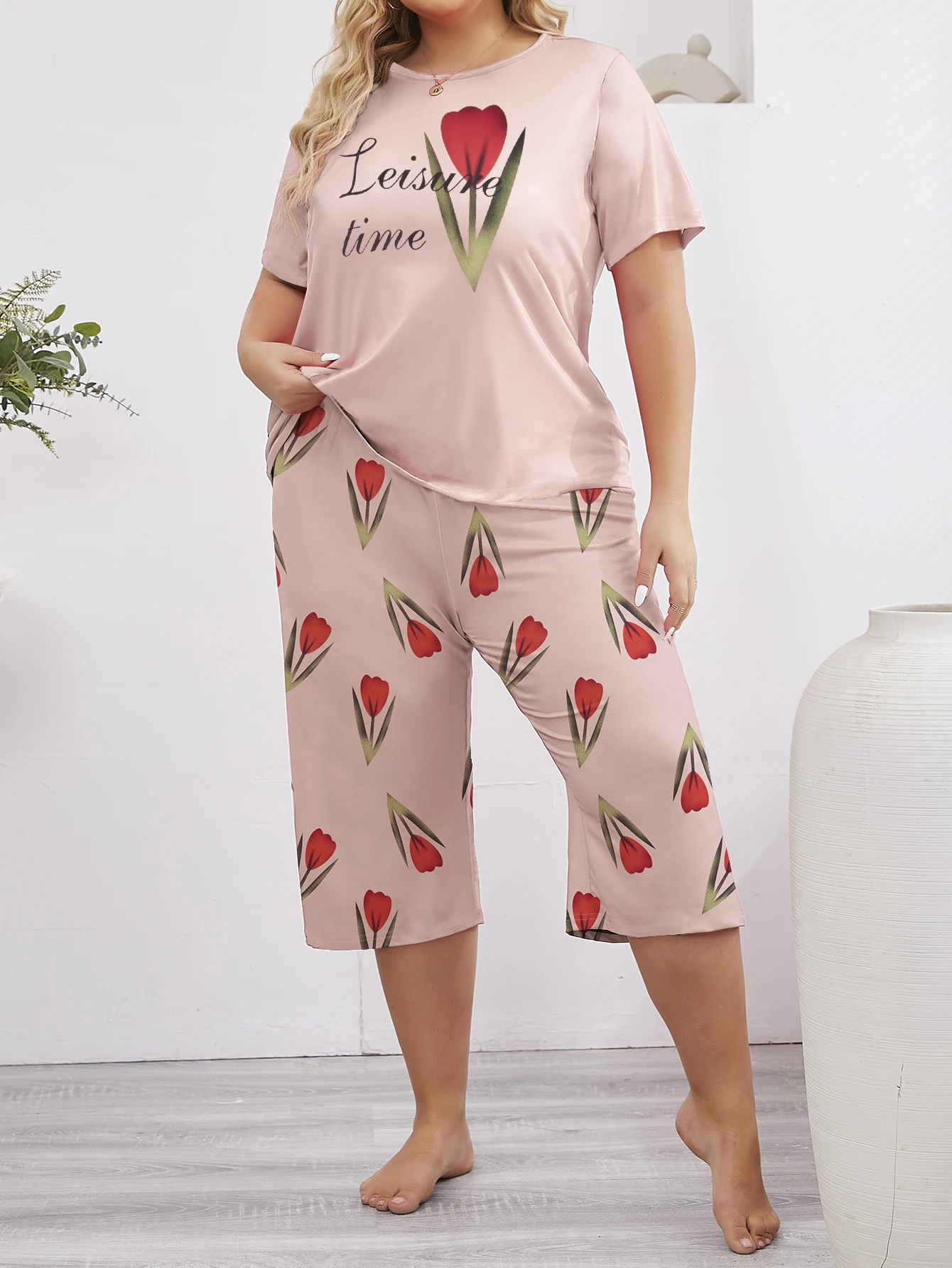 Large size women\'s pajamas home clothing loose and comfortable floral print round neck short sleeved T-shirt&cropped pajamas set