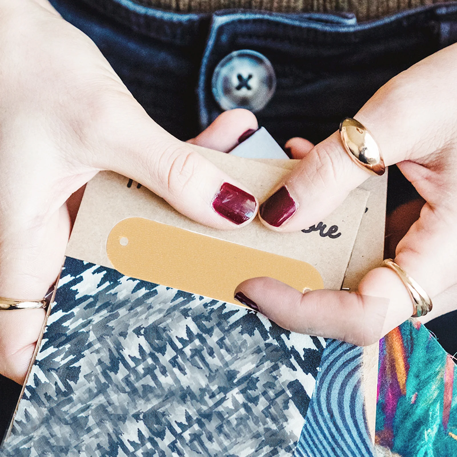 

100Pcs Handmade PU Label Blank Tags for DIY Apparel Sewing Accessories Clothing Hat Embossed Decoration