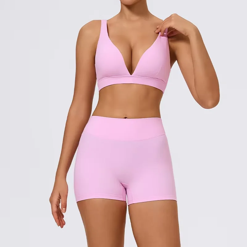 

Women's High-Waisted Yoga Set Breathable & Lightweight V-Neck Sports Bra with Front Logo Lifting Shorts Pattern Yoga Suit
