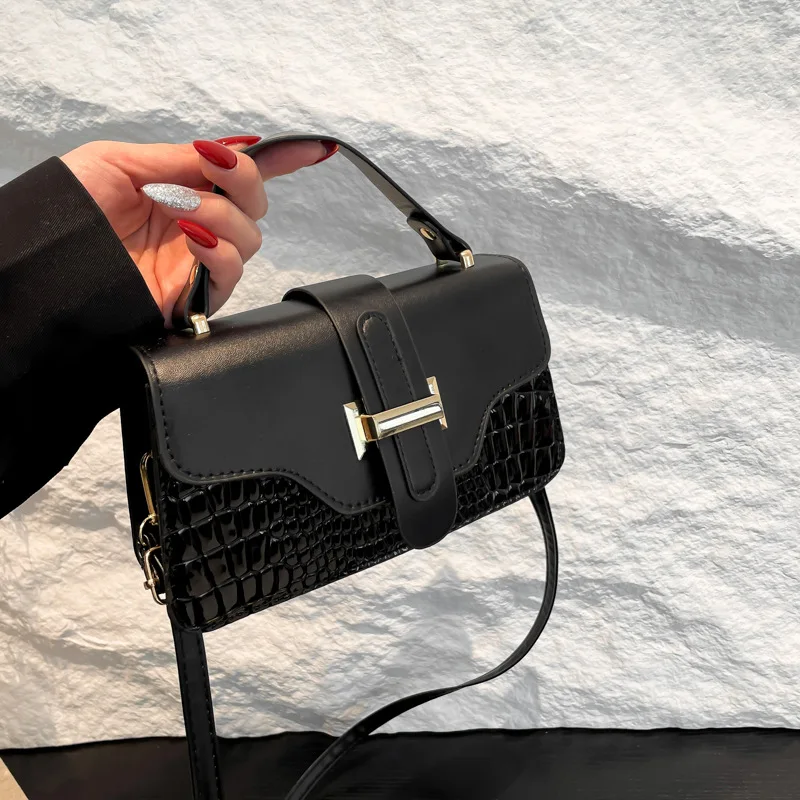 Design high-end texture shoulder messenger bag versatile portable commuter small square bag