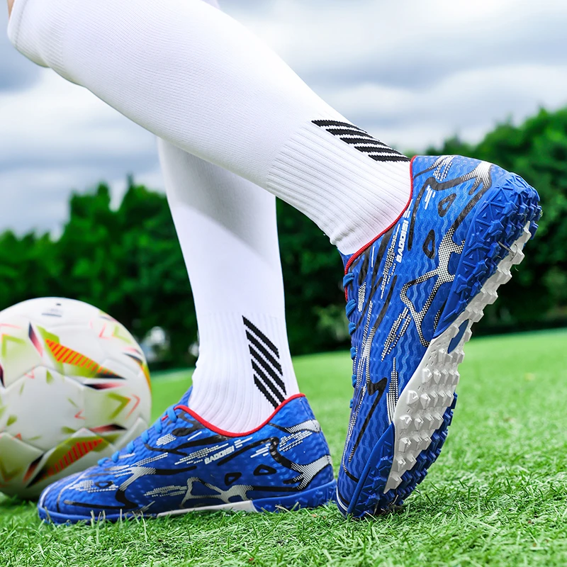 

New Men Soccer Shoes Sport Training Football Boots Soft Ultralight Breathable Professional Sneakers Unisex Grass Cleats Match