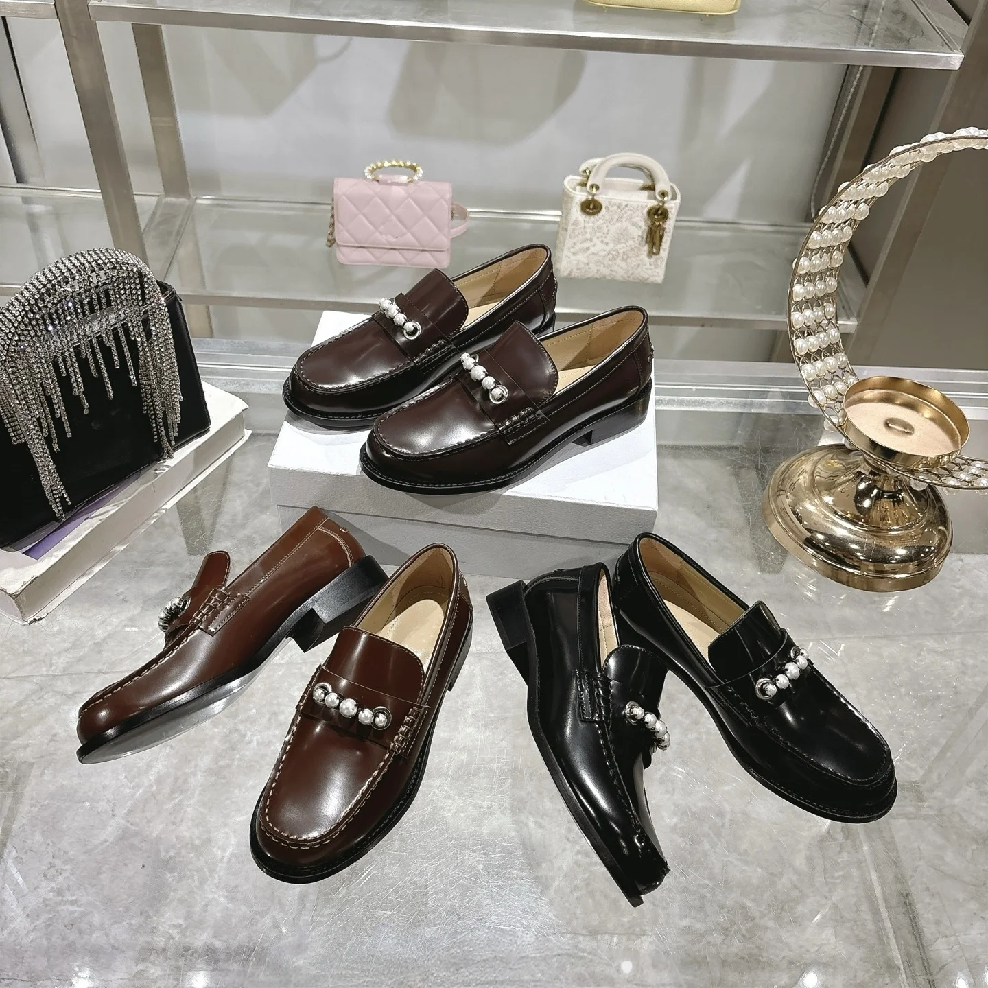 

2025 New Fashionable Versatile Pearl Buckle Flat Loafers Shoes
