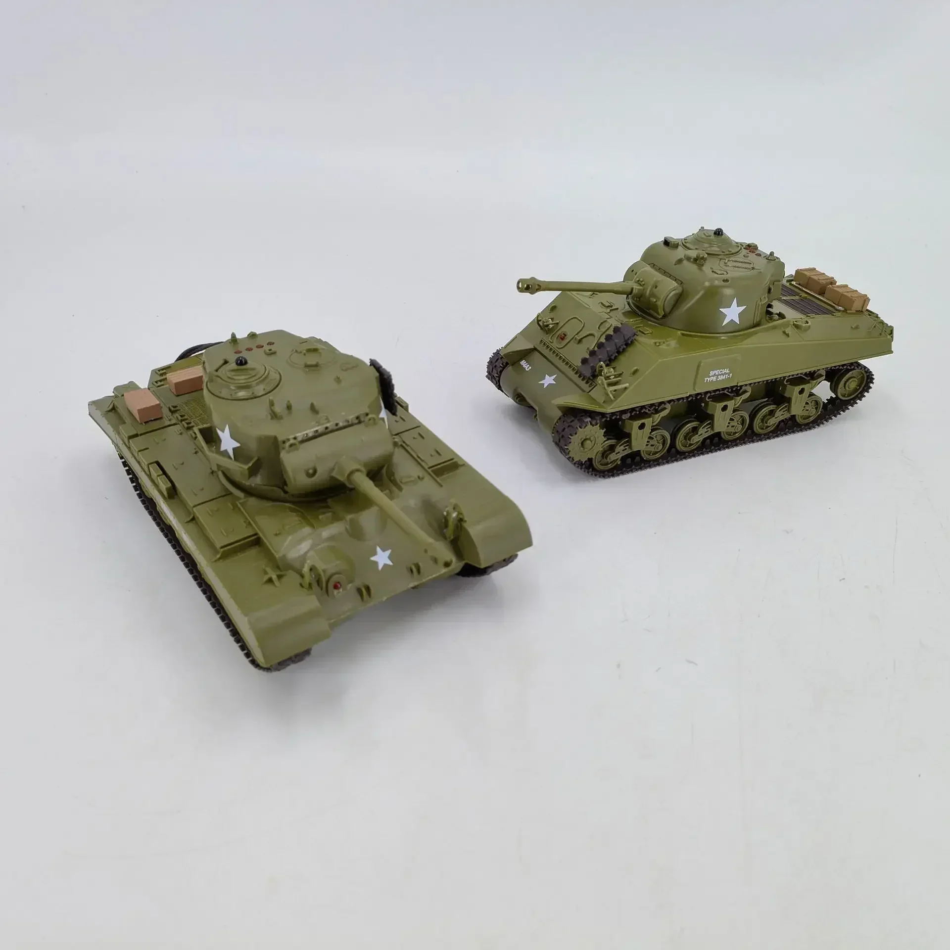 Controle Remoto Sherman Tanque de Controle Remoto, Tanque de Combate Sem Fio, Brinquedo Infantil, Presente Adulto Juventude, Modelo Simulado, 01:30, 2.4g