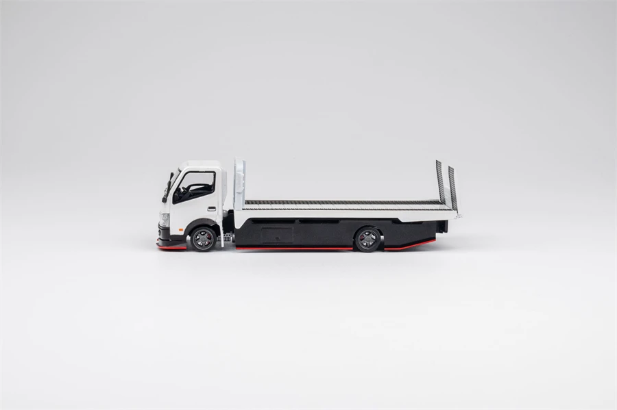 1:64 Custom Tow TfucK flat trailer white, alloy static miniature car fashion play model, adult advanced collection decoration.