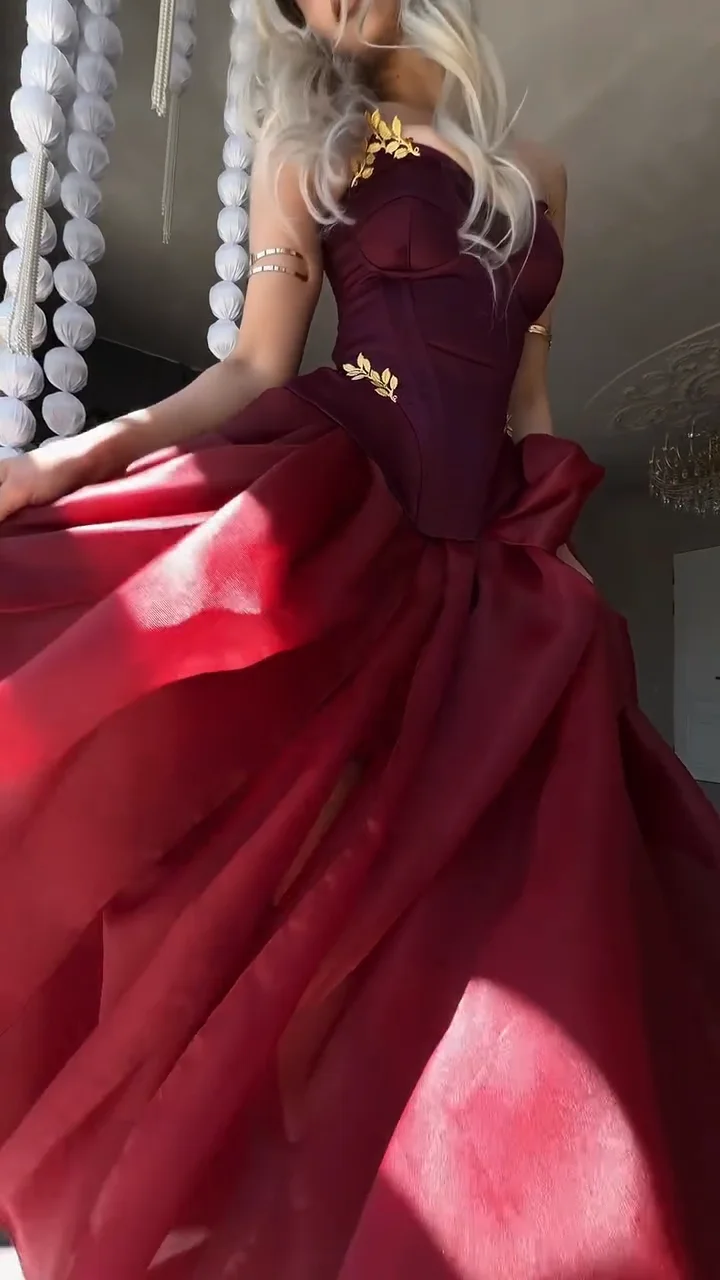Verngo Burgundy Satin Prom Dresses Sweetheart Ball Gown Gold Leaf Appliques Evening Dress Elegant PromParty Gowns Customi