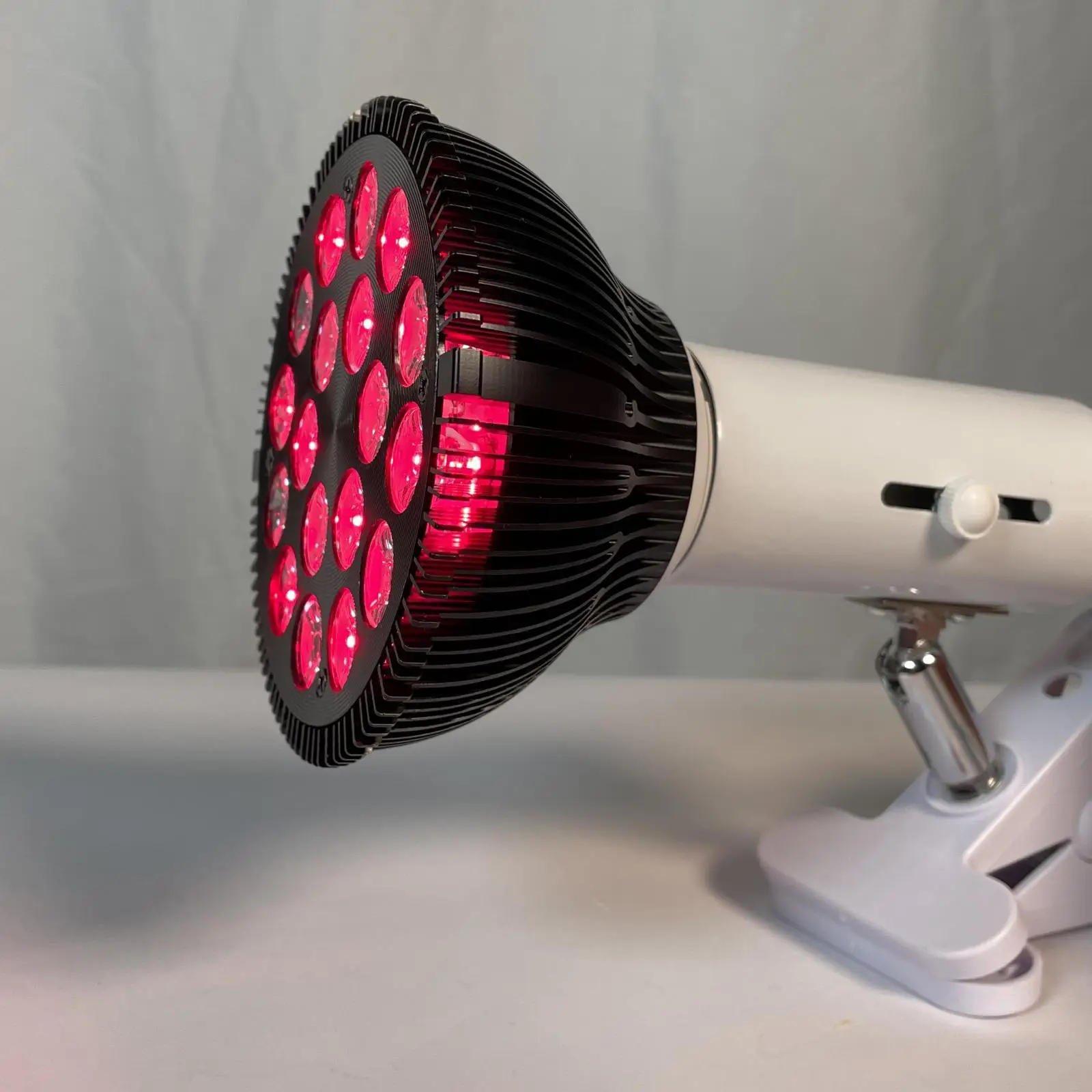 bombilla-de-terapia-de-luz-roja-lampara-de-calor-infrarroja-de-18-led-141mw-cm2-para-el-alivio-del-dolor-en-la-piel-del-rostro-carcasa-de-aluminio-54w