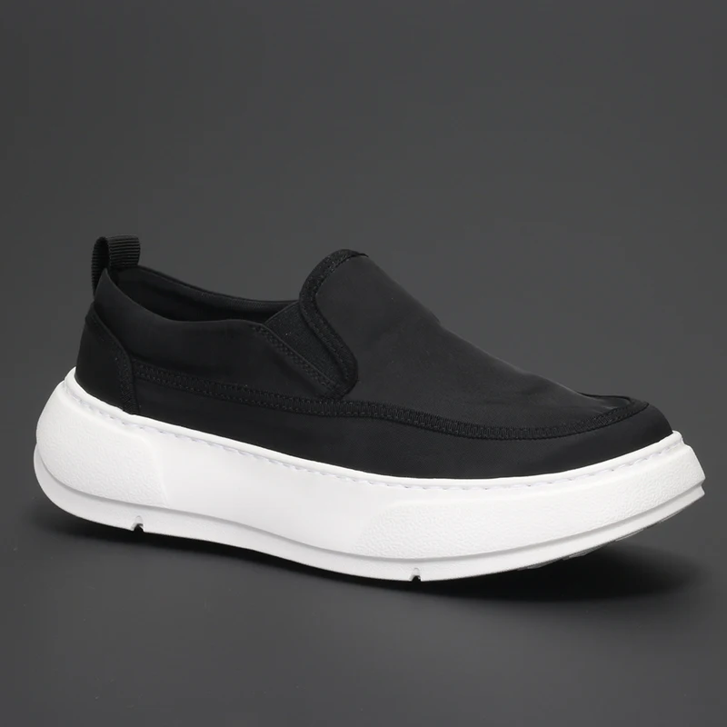 A foot wide head simple canvas shoes men's tide shoes tilting head thick sole increase high and low help board shoes