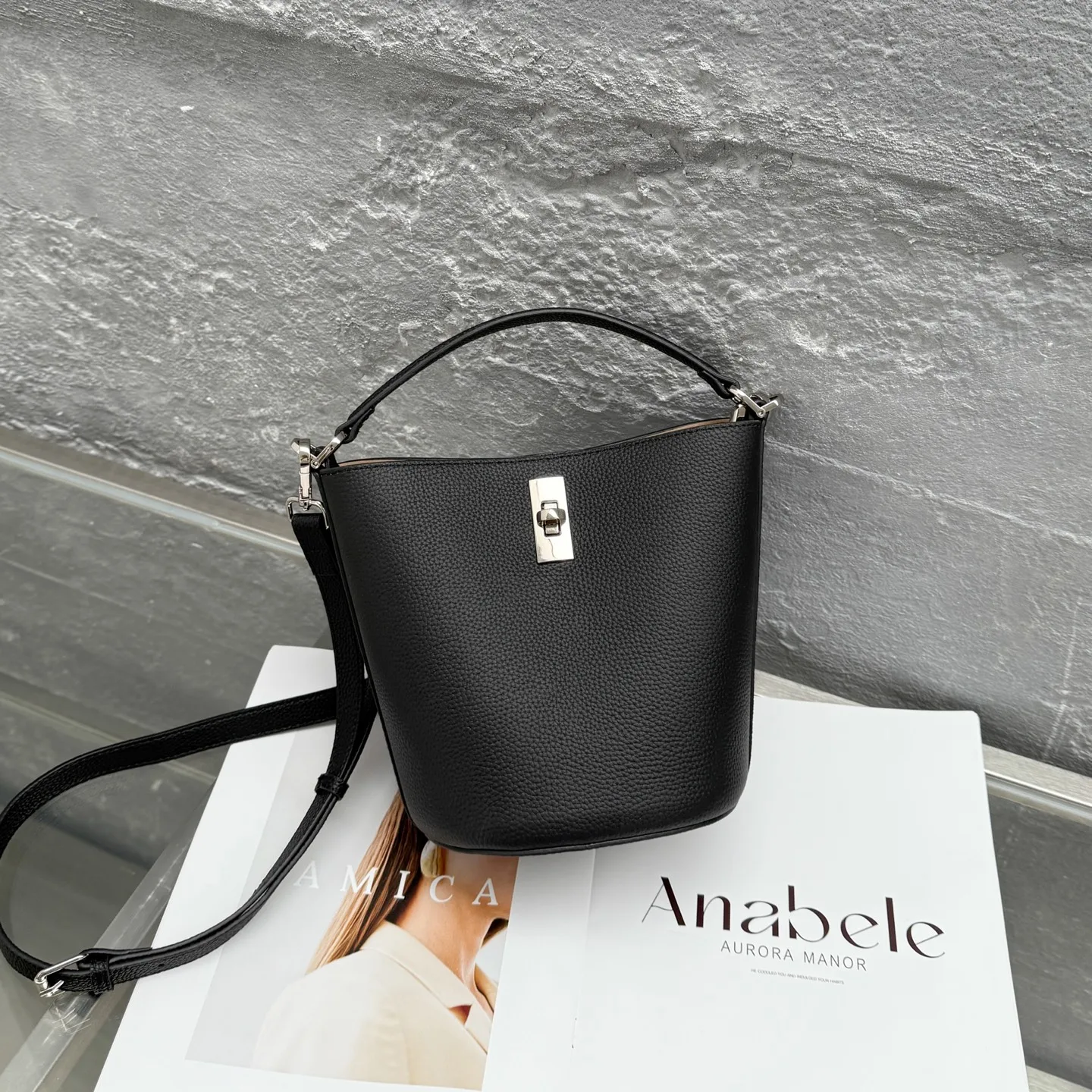 

Genuine Grade Leather Women Shoulder Crossbody Bucket Bag Luxury Designer Brand Female High Quality Daily Handbag for Woman New