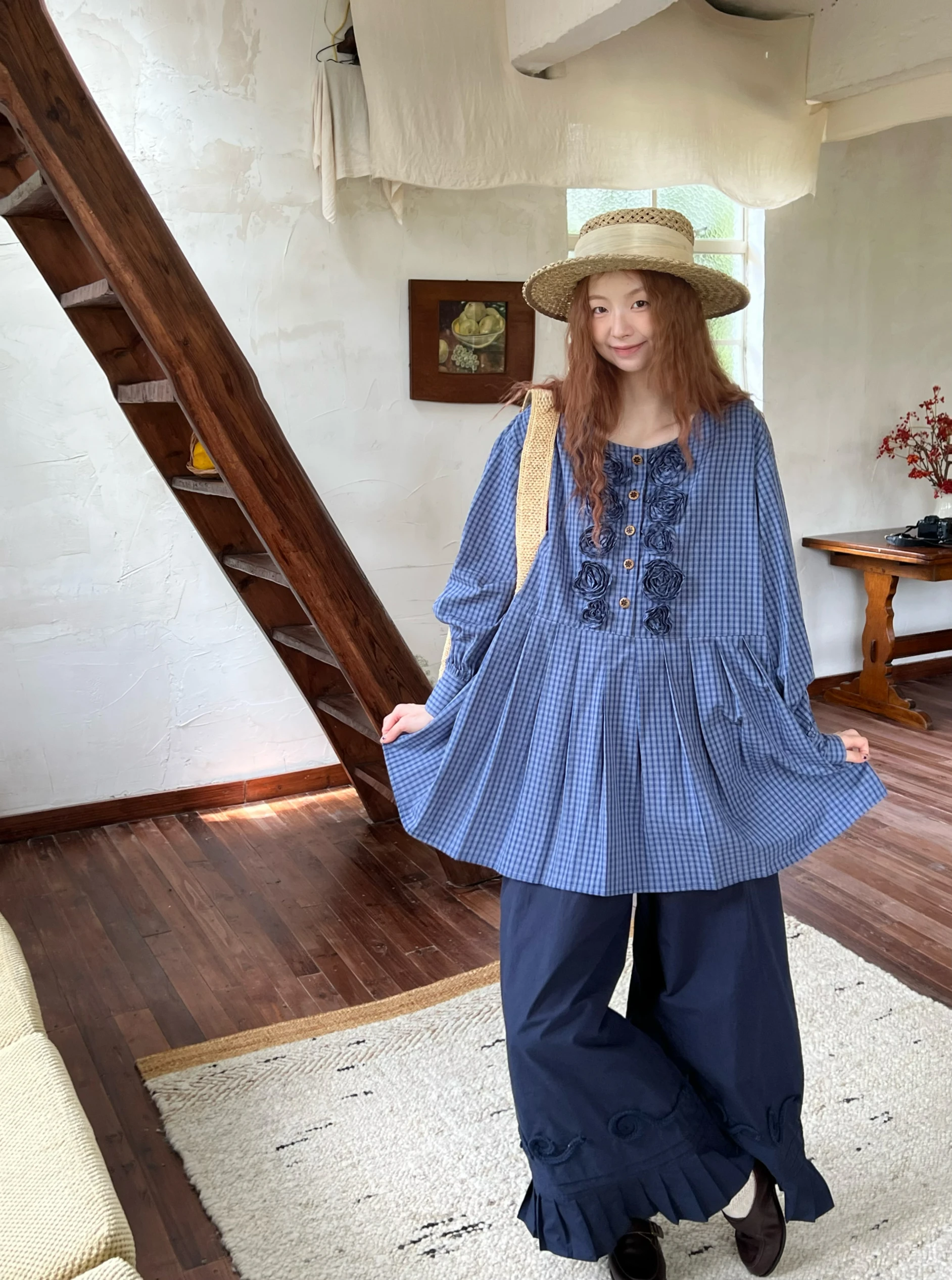 

Осенний синий хлопковый комплект ручной работы Dragoy: рубашка с круглым вырезом и длинными рукавами, дышащие удобные свободные брюки в клетку с широкими штанинами