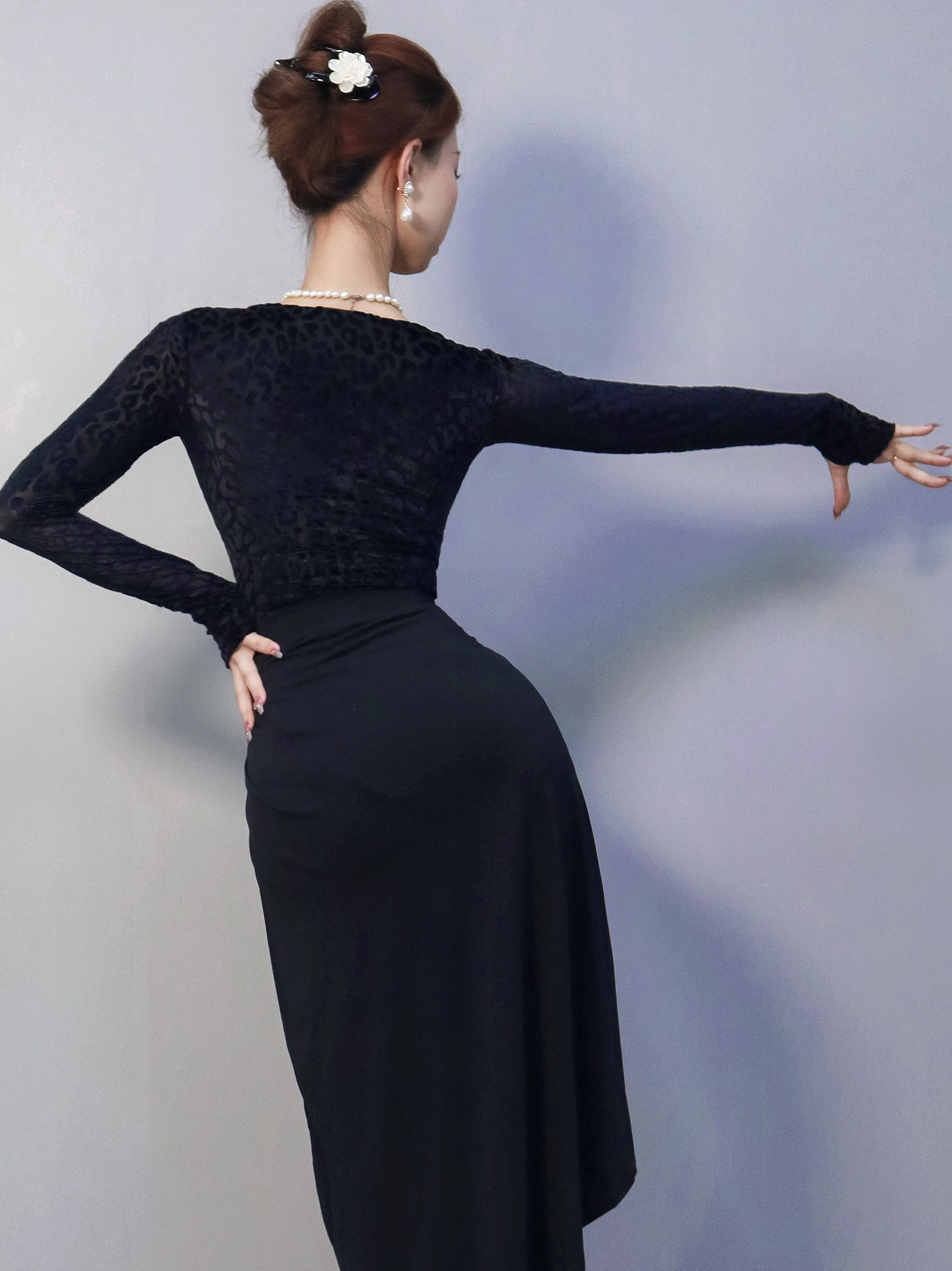 성인 여성 라틴 댄스 연습복 긴 소매 브이넥 스커트 블라 공연 의상 세트 탈부착 가능한 패드 포함