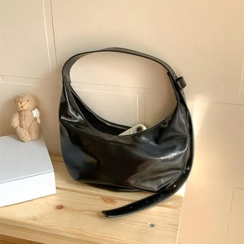 

Modern Bag PU Leather Shoulder Bags Crossbody Purse with Adjustable Strap Underarm Bags for Travel or Work Use 547A