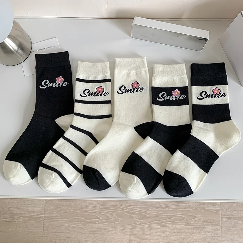 

Fashion Women's Socks New Japanese Style Casual Black White Embroidery Socks Trendy Breathable Cotton Girls Striped Socks Comfy