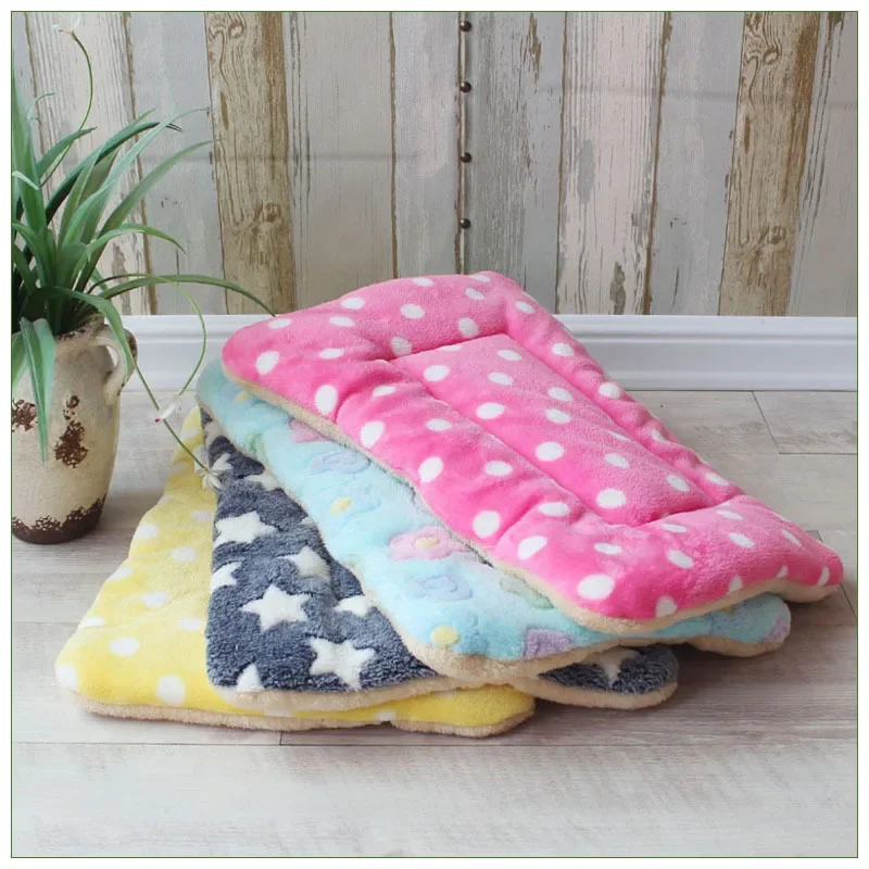 Flannel Pet Mat Dog Bed Cat Bed Thicken Sleeping Mat Dog Blanket Mat For Puppy Kitten Pet Dog Bed for Small Large Dogs Pet Mats