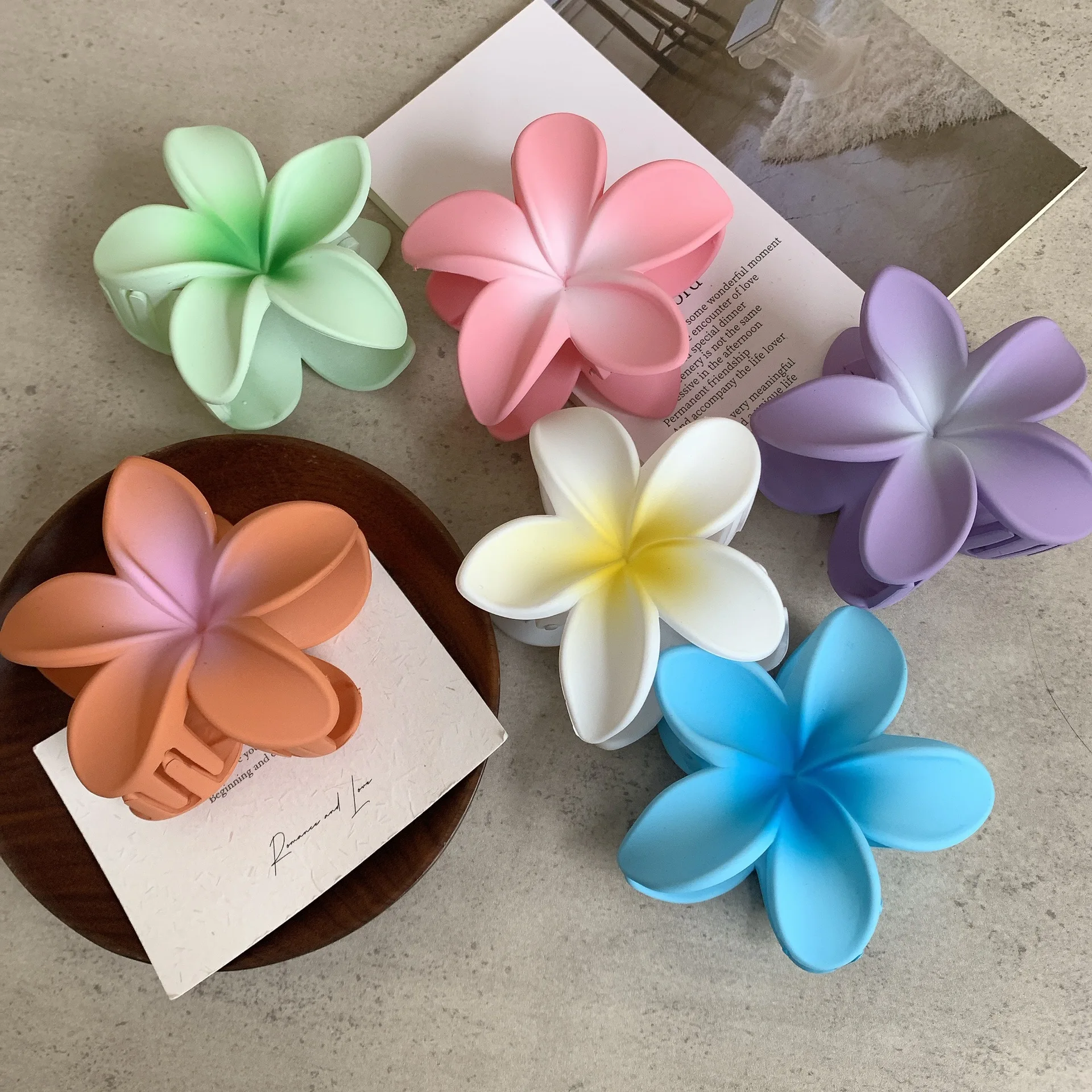 Fashion Frosted Egg Flower Hair Claw Clip Shark Hairpin Barrettes Ponytail Holder Summer Beach Hair Glamp Head Accessories Women