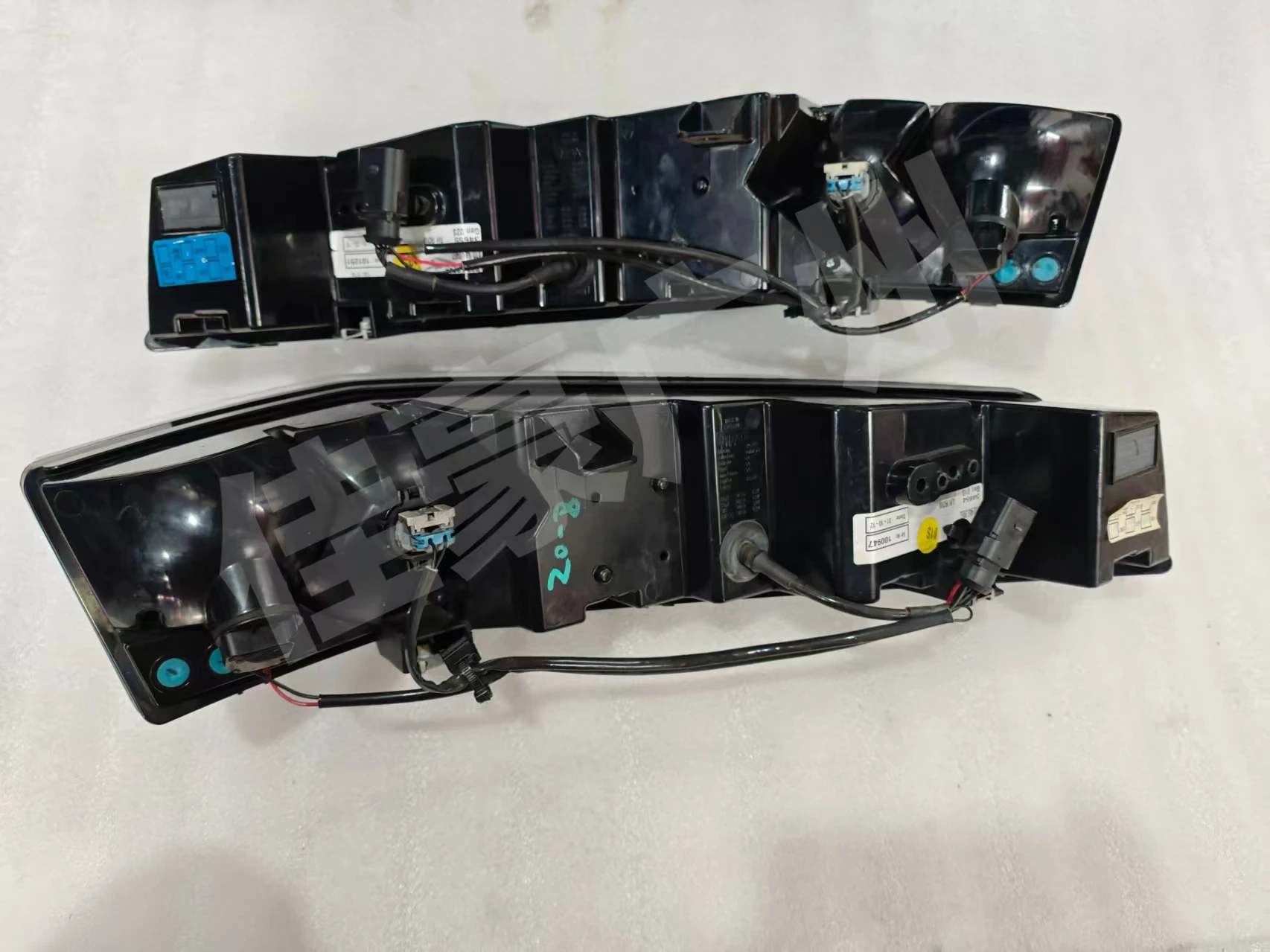 المصباح الخلفي الأصلي الذيل ضوء لامبورغيني أفينتادور 2017 OEM 470945096 470945095