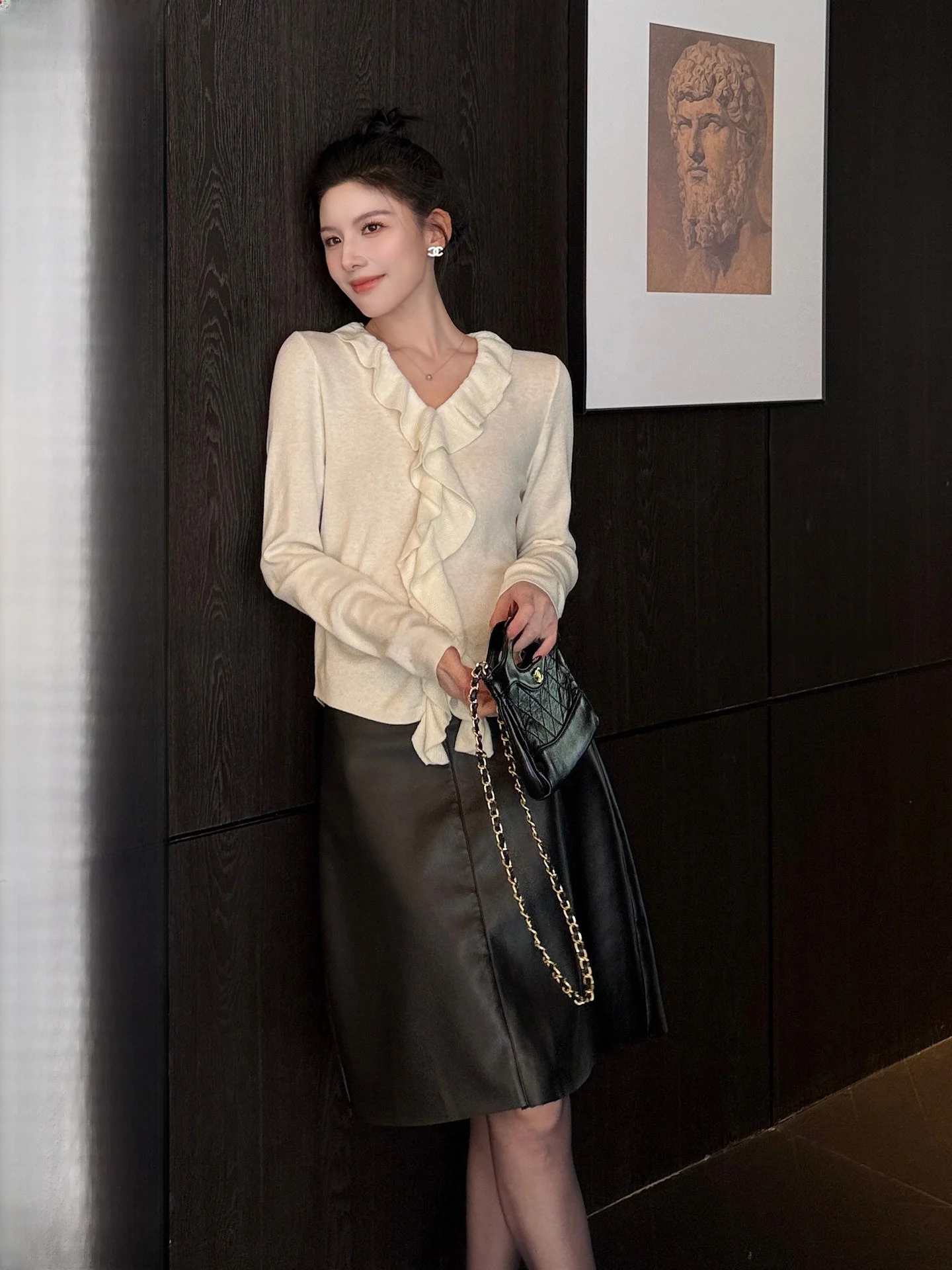 

Ele V-Ne Silk Knitted Top with Lace Design Soft Polyester Nylon Blend Long Sve White Gentle Knitwear for Women