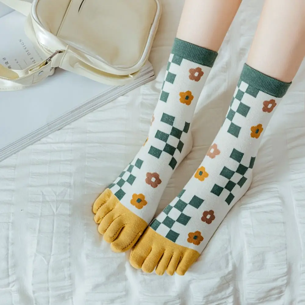 Fashion Flower Five Finger Tube Socks Stripe Grid Anti Slip Toe Mid-calf Socks Hosiery Breathable Split Toe Short Socks Women