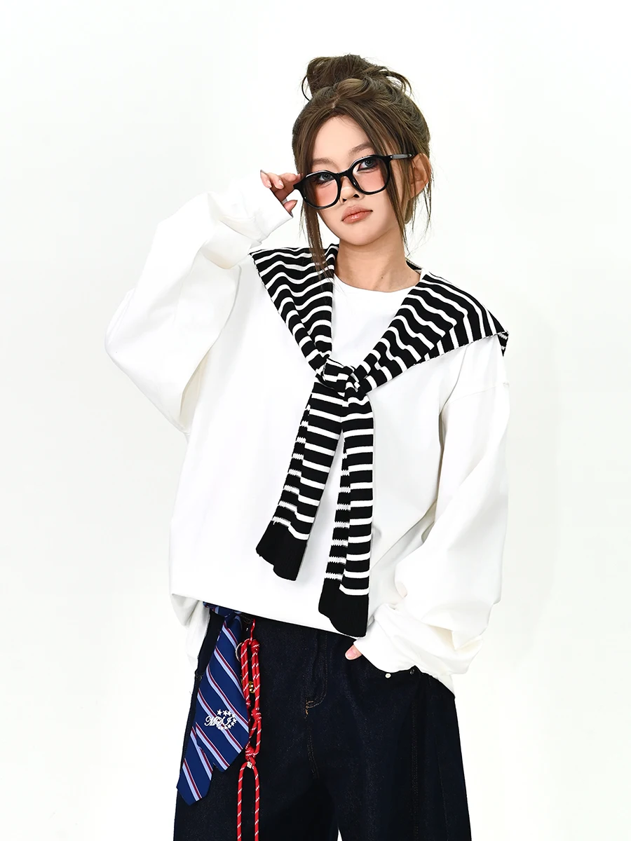 

Полосатая толстовка с капюшоном и открытыми плечами, женская, свободного кроя, в американском университетском стиле, весна 2026, уличная одежда для пар, с длинными рукавами, круглый вырез