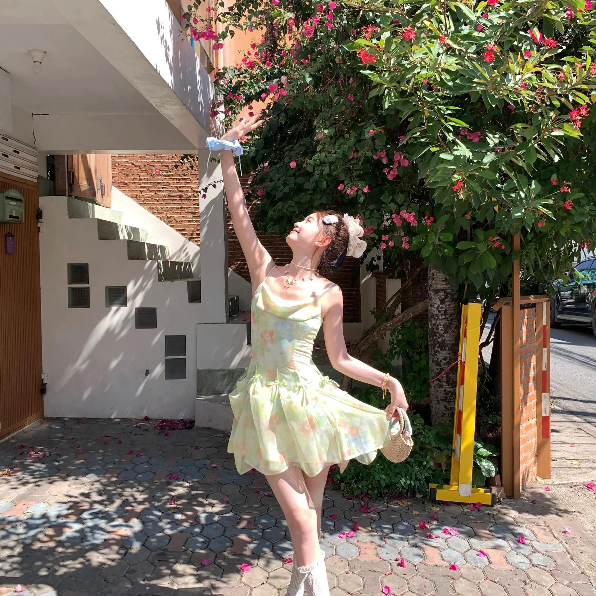 

French Sweet Style Slim Floral Printd Strap Camisole Dress for Women Spring/Summer New Bow Sexy Waist Slimming A-line Mini Dress