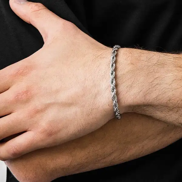 Bracelets en ULtorsadée pour hommes et femmes, chaîne à main minimaliste en acier inoxydable, bijoux, cadeau du jour de Léon