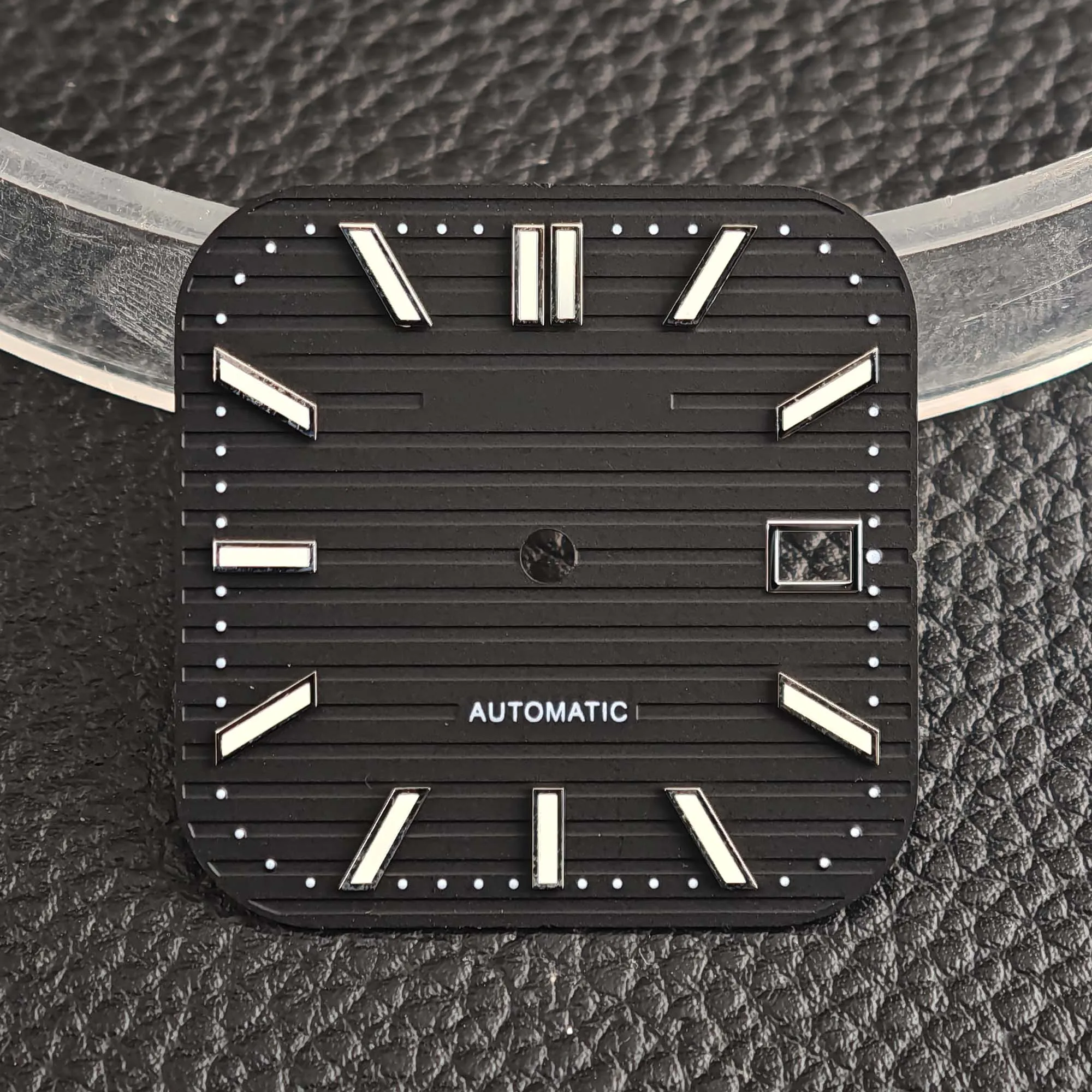 29.5 مللي متر مناسب لقرص الساعة NH35 المربع باللون الأخضر المضيء والمؤشر مناسب لقطع غيار ساعة الحركة NH35