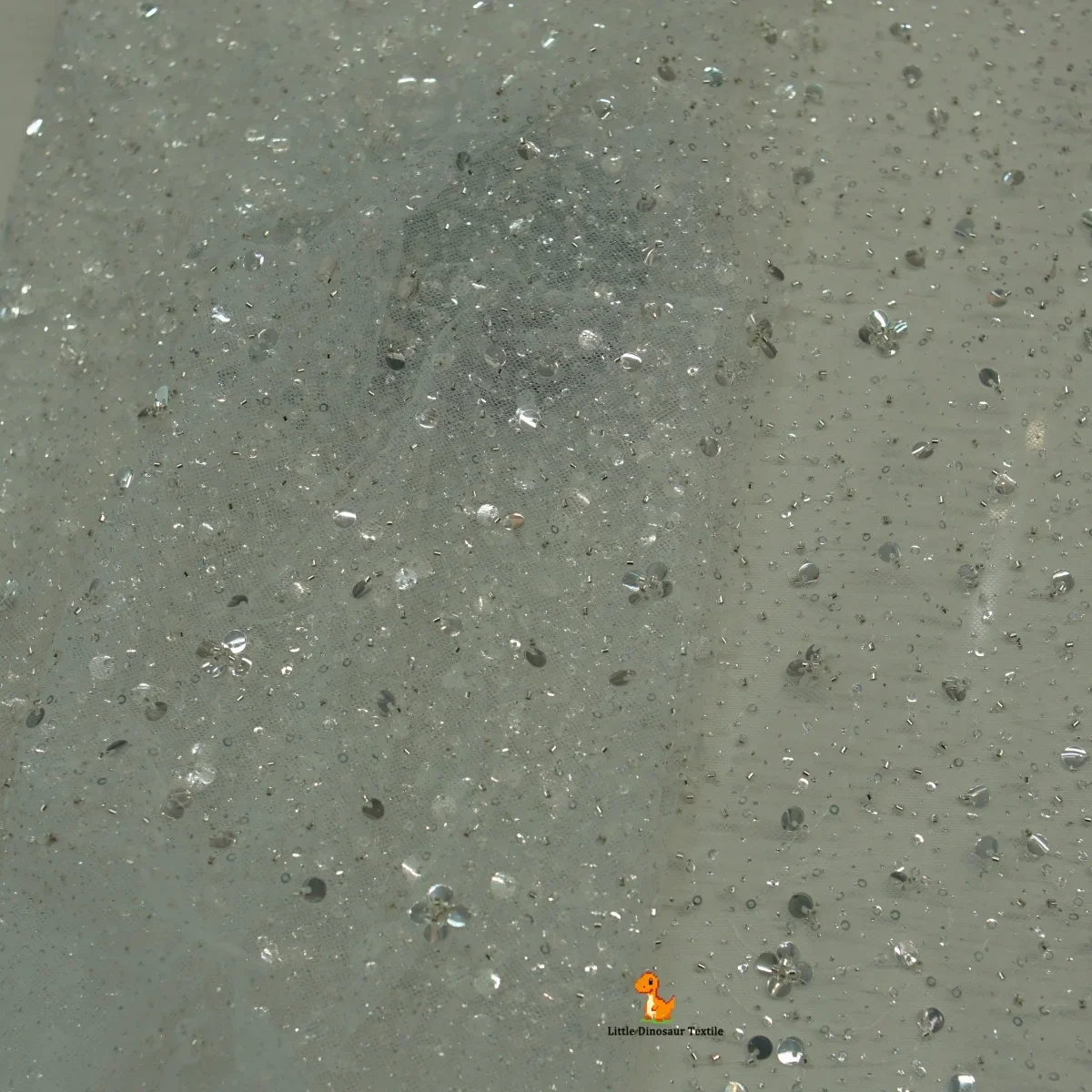 

Необычная и уникальная золотая сетка-спрей, используемая для поделок, дизайнерских свадебных платьев, вечерних платьев, платков для невесты