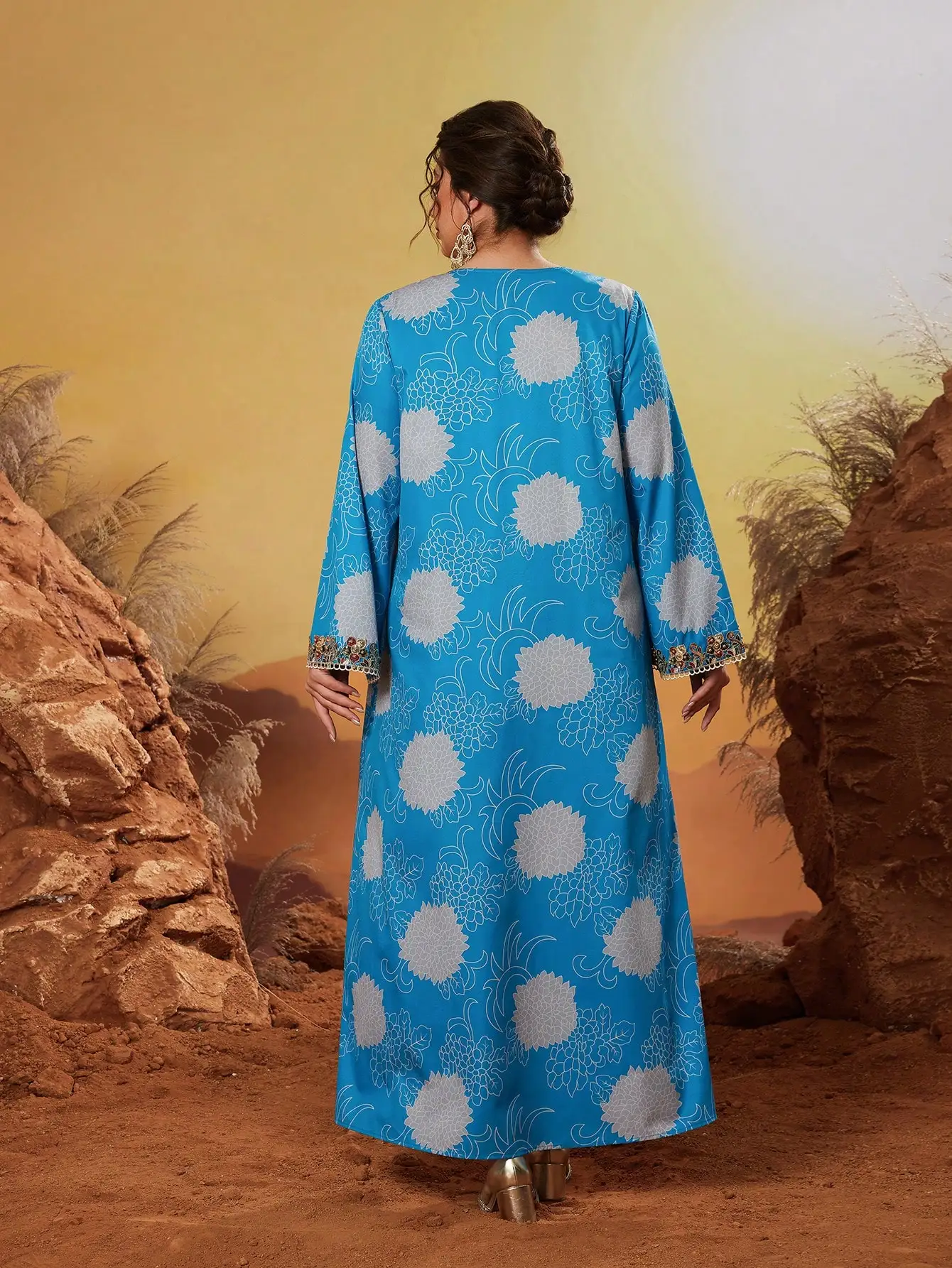 New elegant V-neck robe with bubble beads, ribbon lace printed Middle East robe.